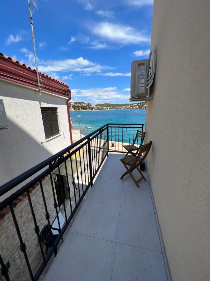 Apartment Suzana Tisno Exterior photo