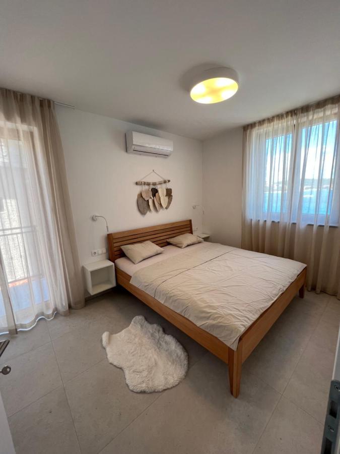 Apartment Suzana Tisno Exterior photo