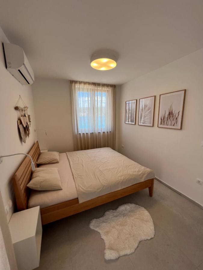 Apartment Suzana Tisno Exterior photo