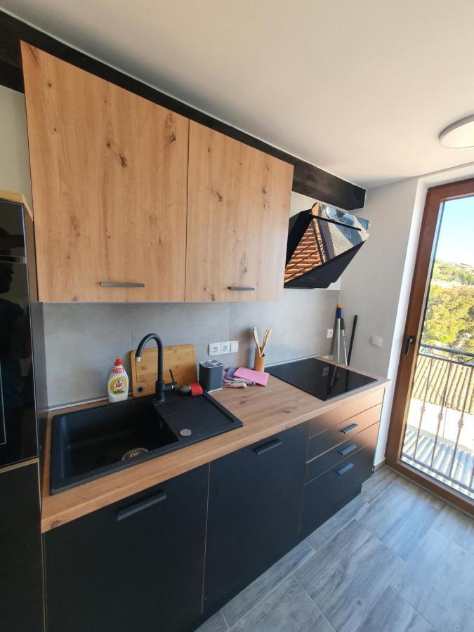 Apartment Suzana Tisno Exterior photo