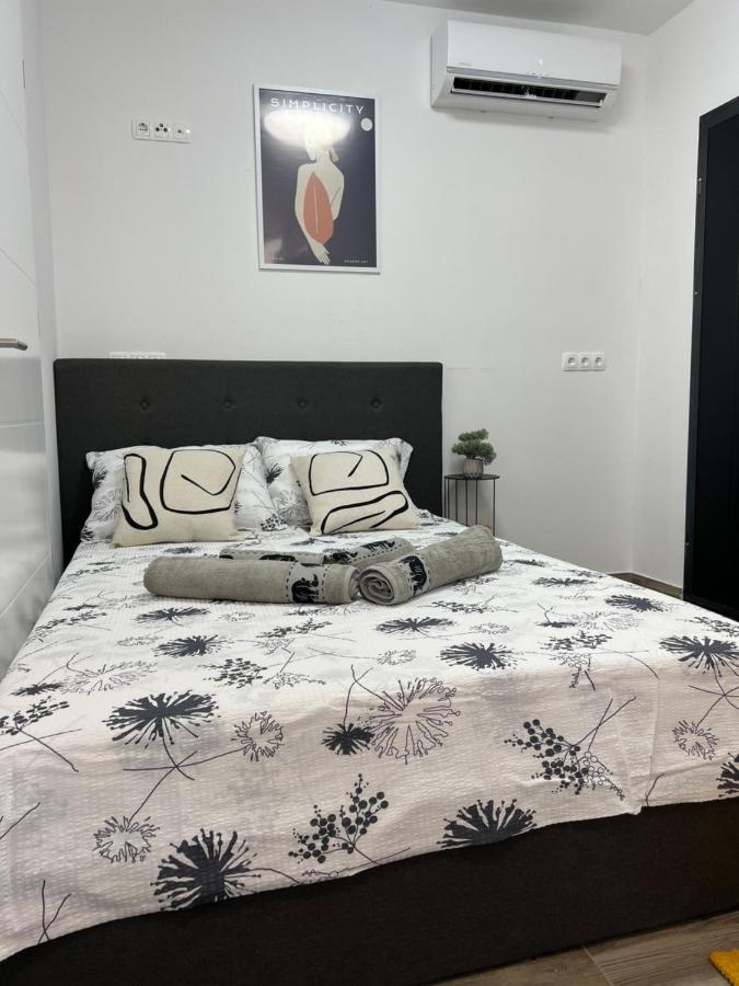 Apartment Suzana Tisno Exterior photo