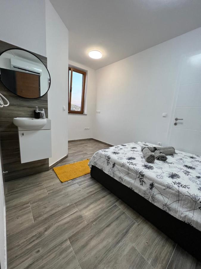 Apartment Suzana Tisno Exterior photo