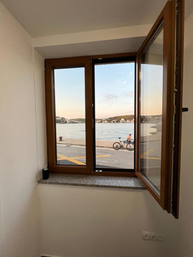 Apartment Suzana Tisno Exterior photo