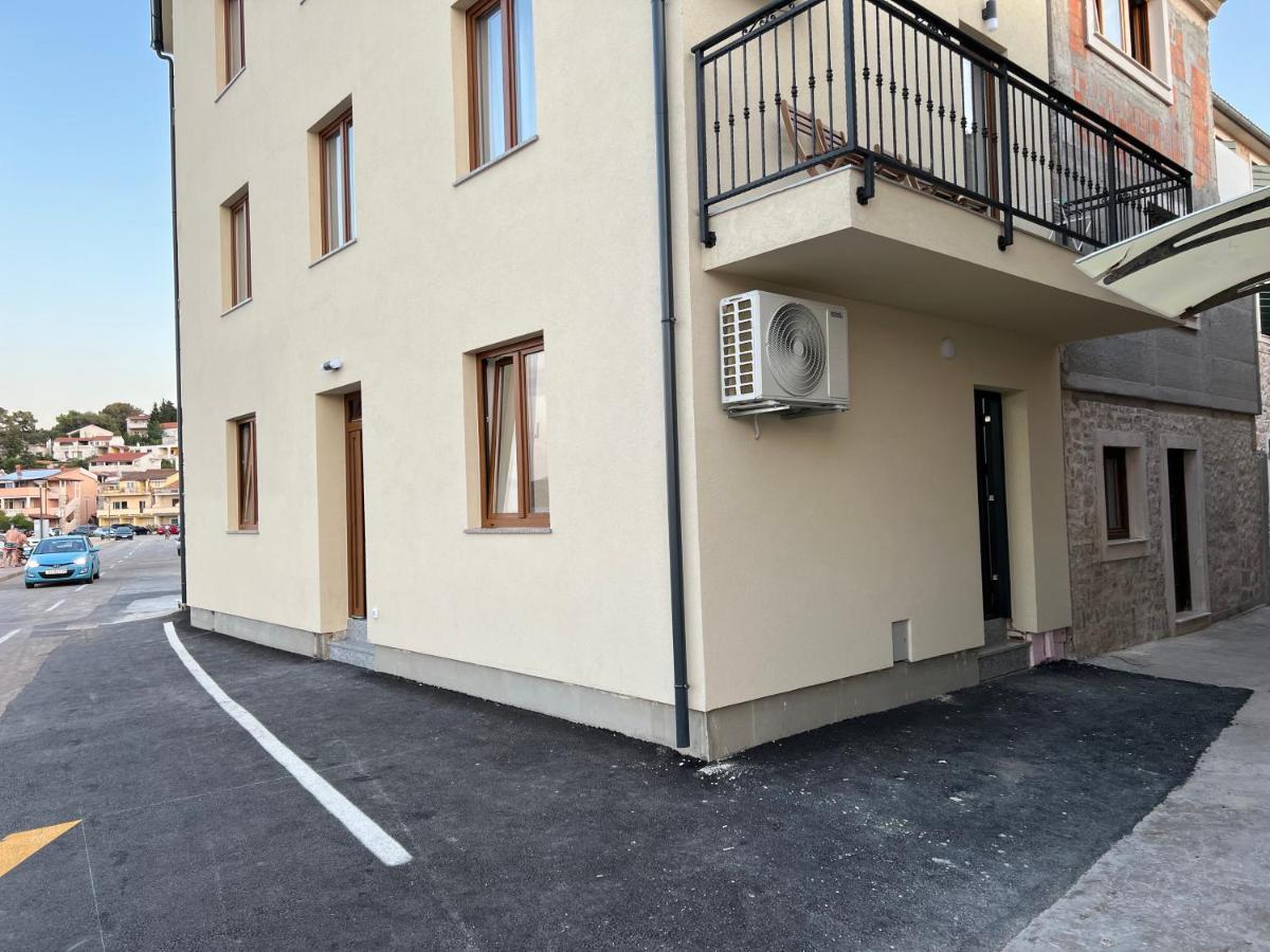 Apartment Suzana Tisno Exterior photo