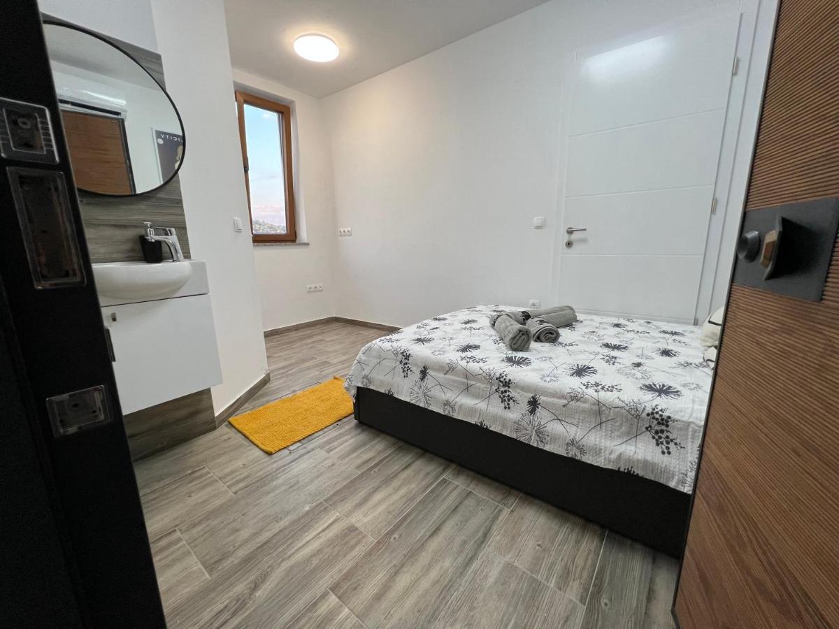 Apartment Suzana Tisno Exterior photo